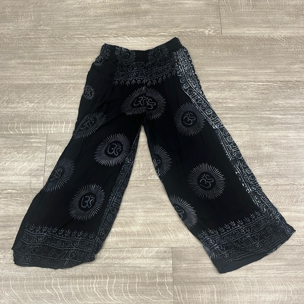 Earthbound Trading Co., Flowy pants, black with grey design, size large